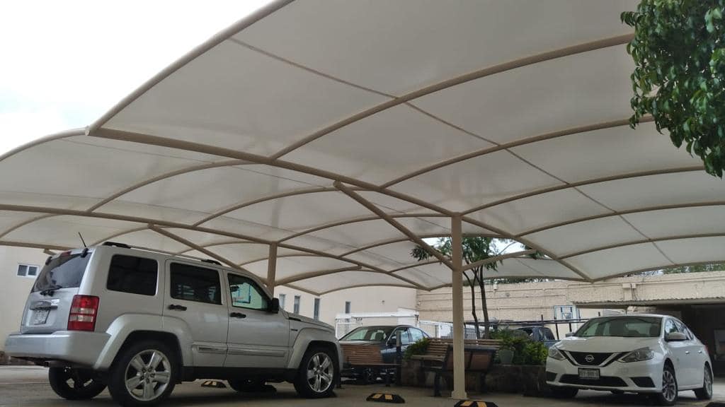 Pérgola con lona tensada