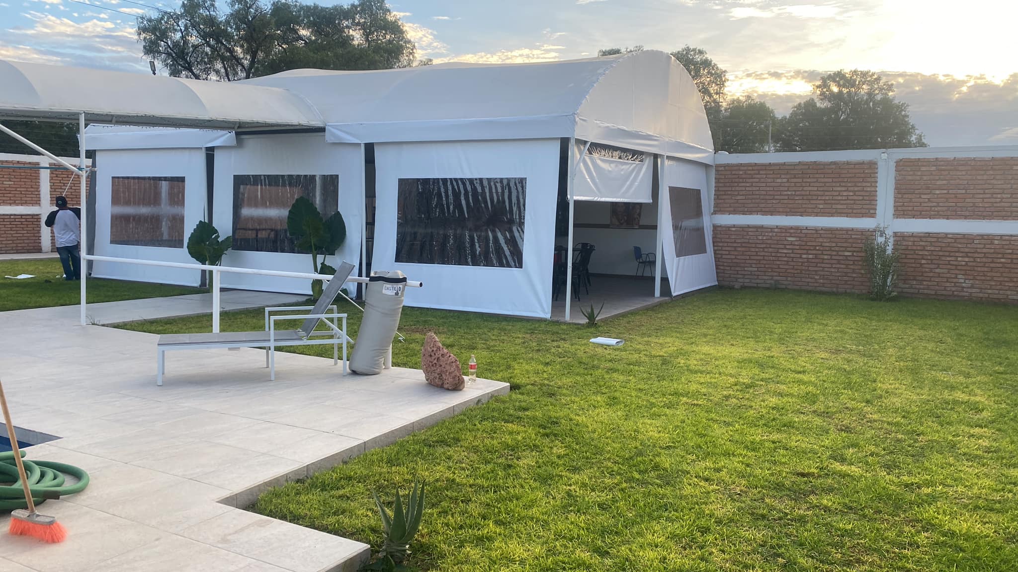 Toldo moderno en restaurant