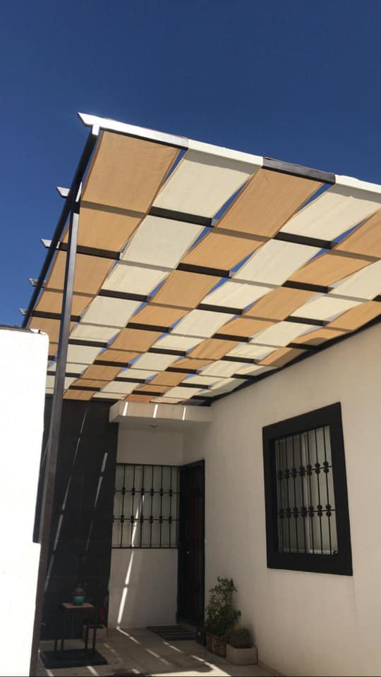 Instalación de malla sombra en escuela