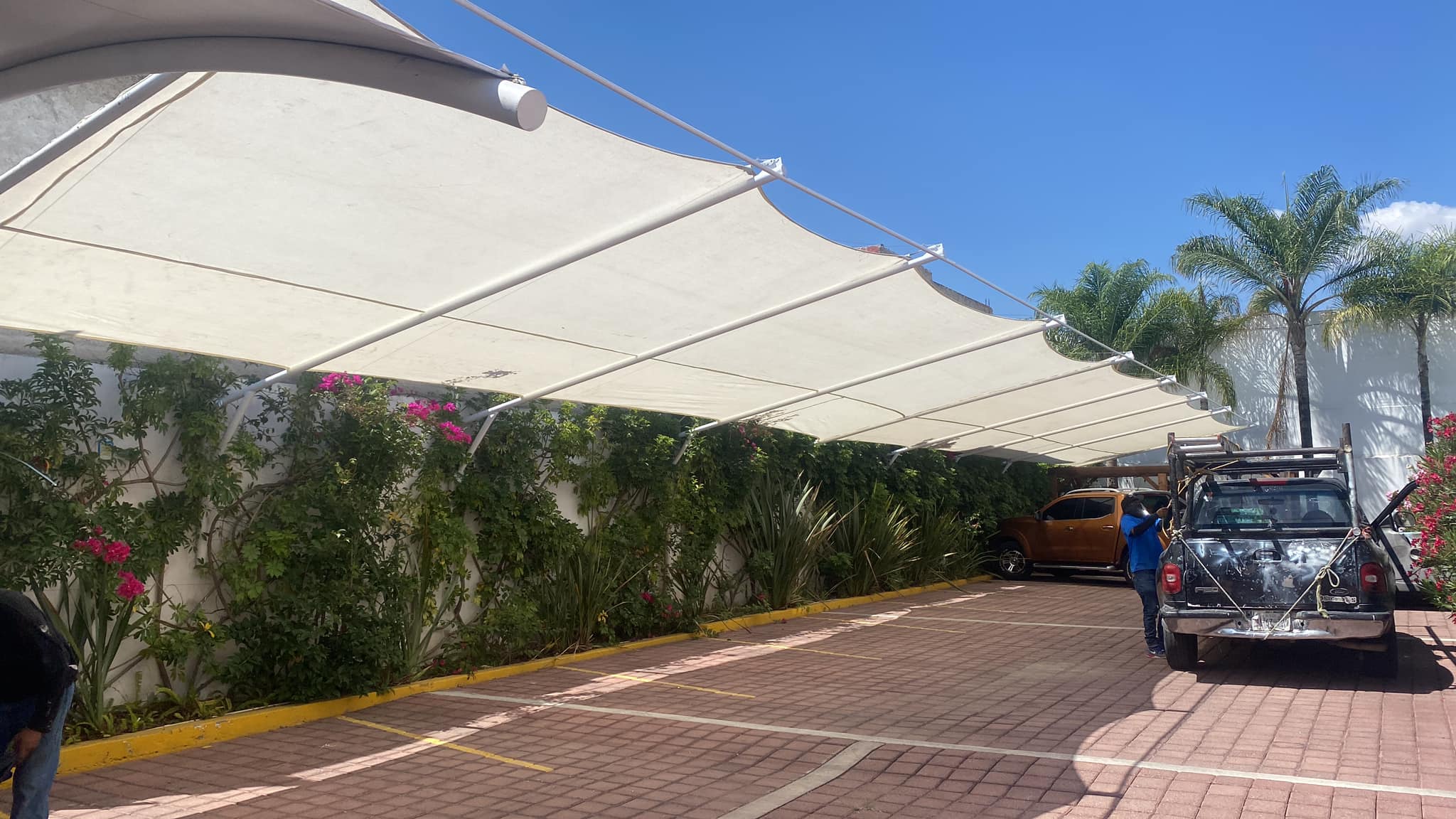 Malla sombra en área deportiva